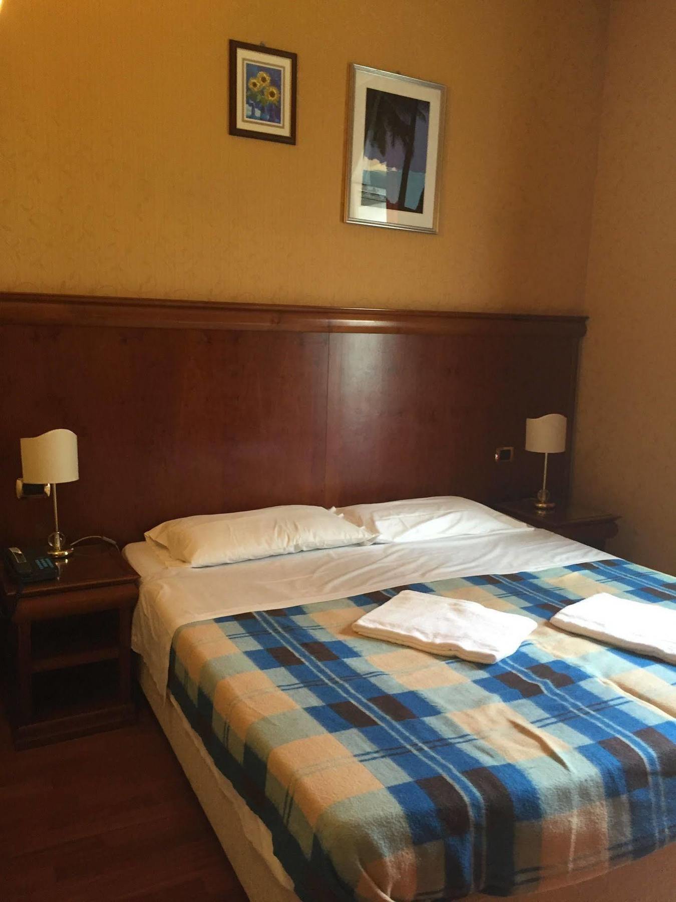 Hotel Divine Рим Екстериор снимка
