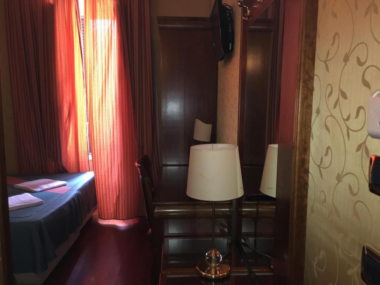 Hotel Divine Рим Екстериор снимка